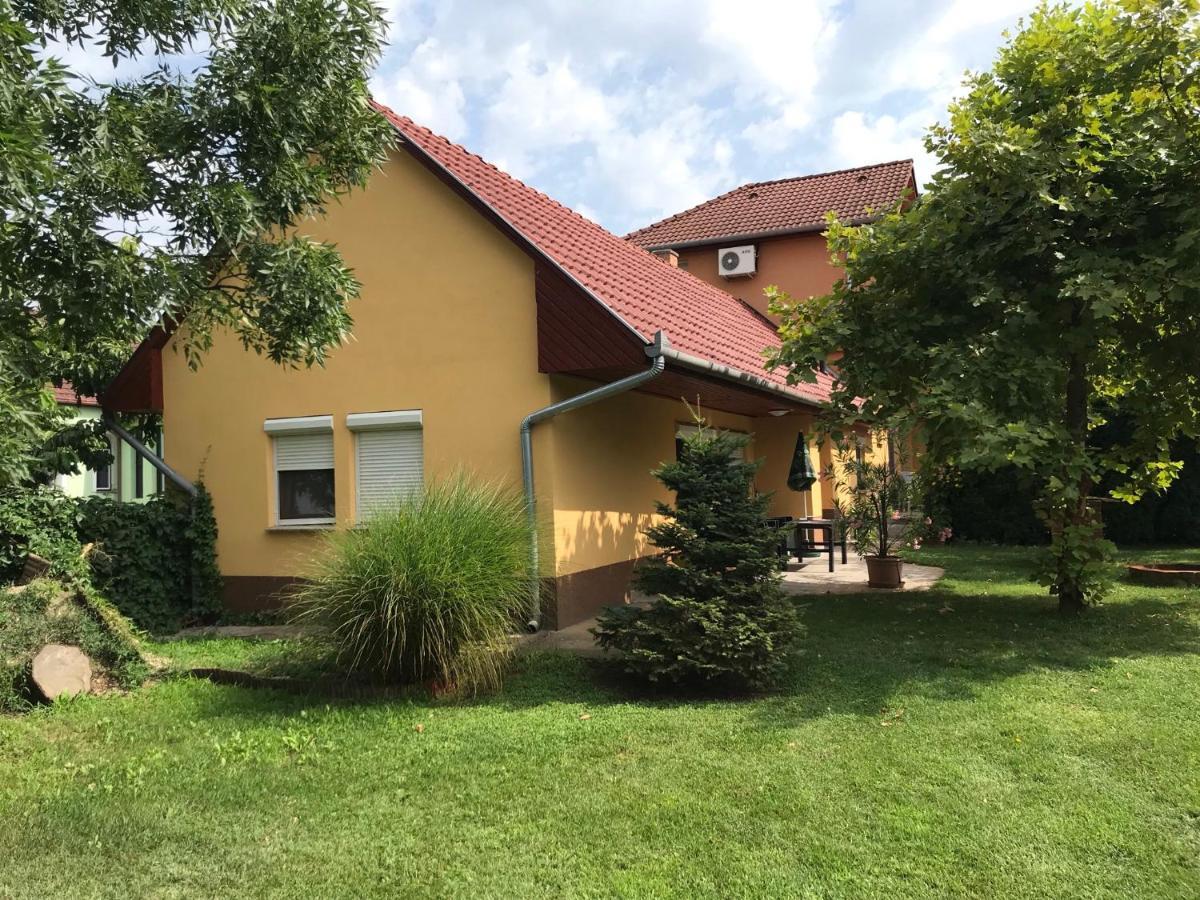 Szahara Vendeghaz Apartment Kerekegyháza Exterior foto
