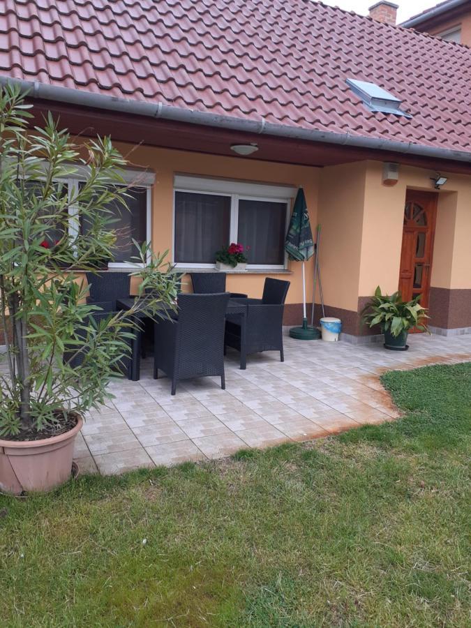 Szahara Vendeghaz Apartment Kerekegyháza Exterior foto