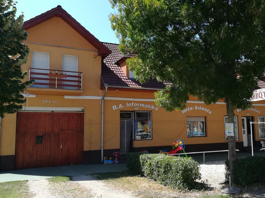 Szahara Vendeghaz Apartment Kerekegyháza Exterior foto